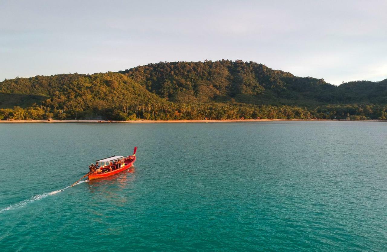 Baan Mai Beachfront Lone Island Phuket Eksteriør billede