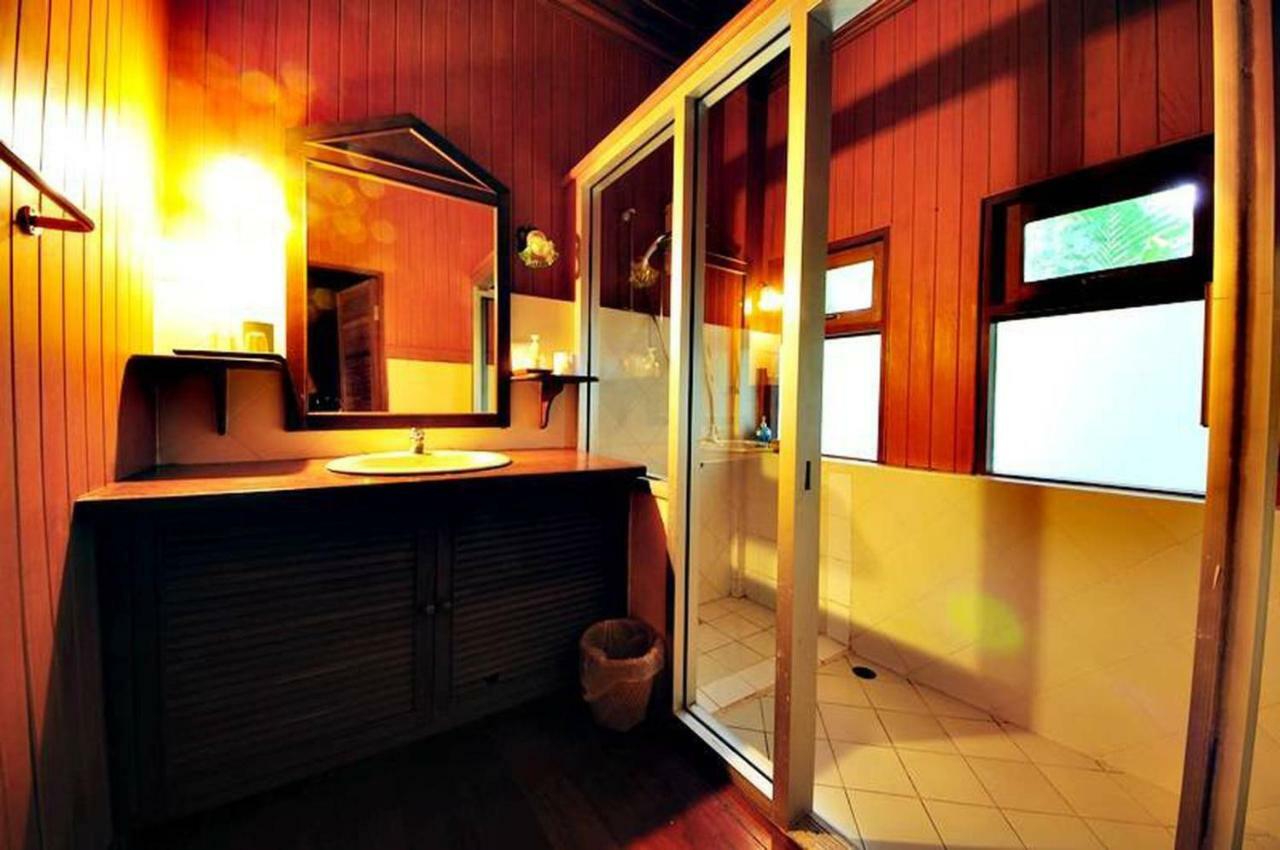 Baan Mai Beachfront Lone Island Phuket Eksteriør billede