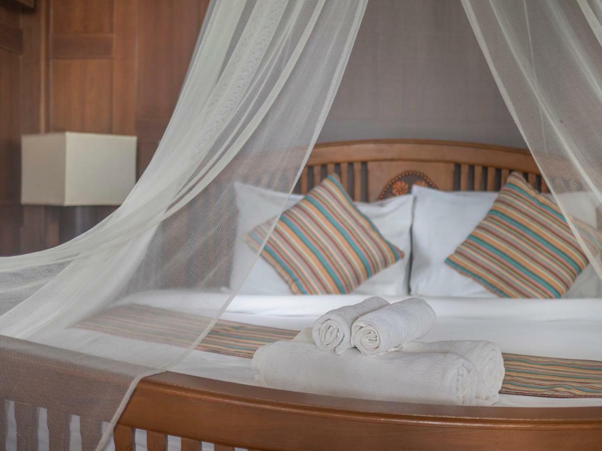 Baan Mai Beachfront Lone Island Phuket Eksteriør billede