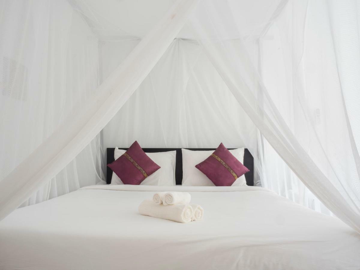 Baan Mai Beachfront Lone Island Phuket Eksteriør billede