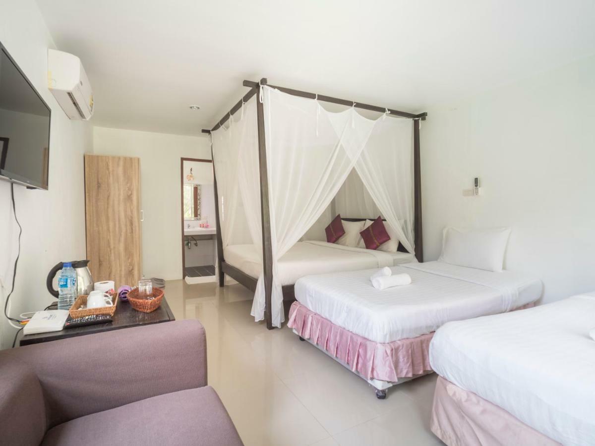 Baan Mai Beachfront Lone Island Phuket Eksteriør billede