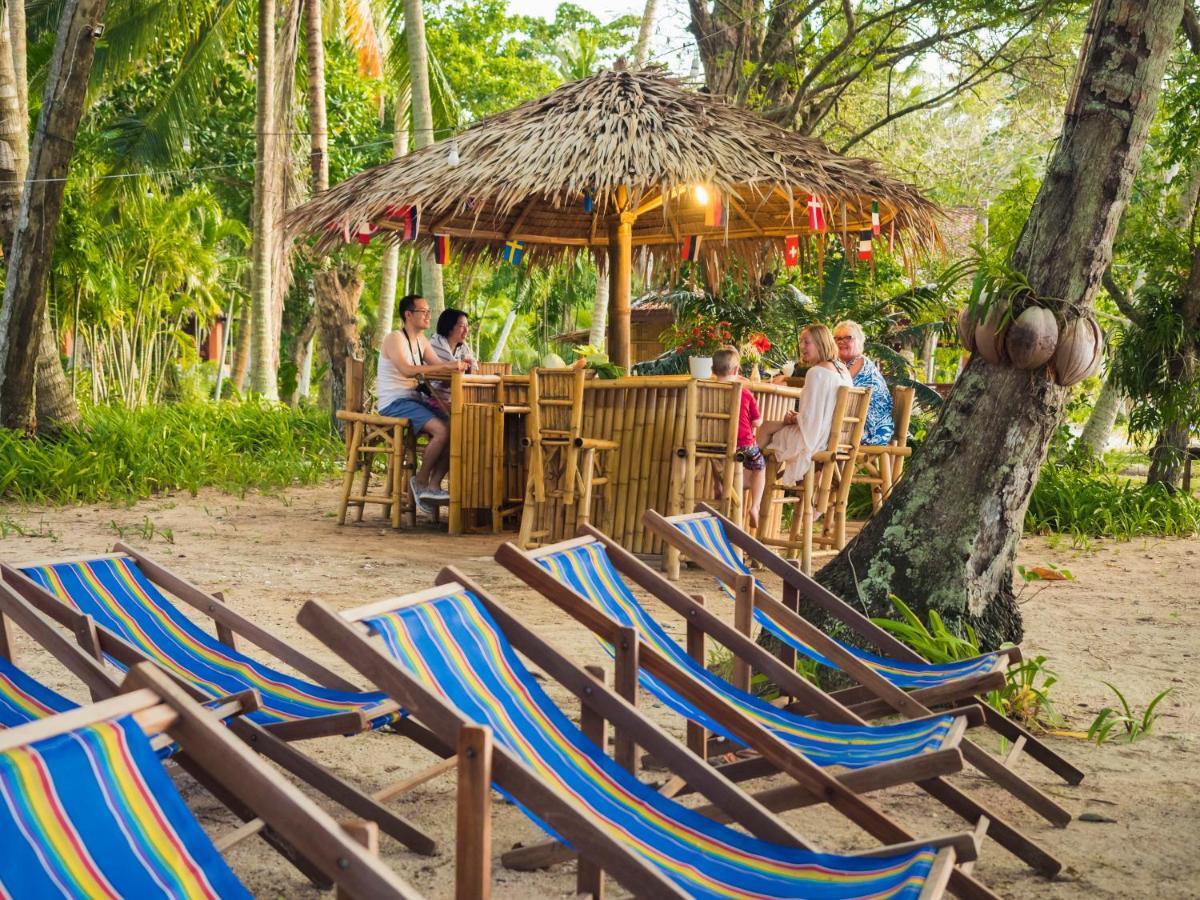 Baan Mai Beachfront Lone Island Phuket Eksteriør billede
