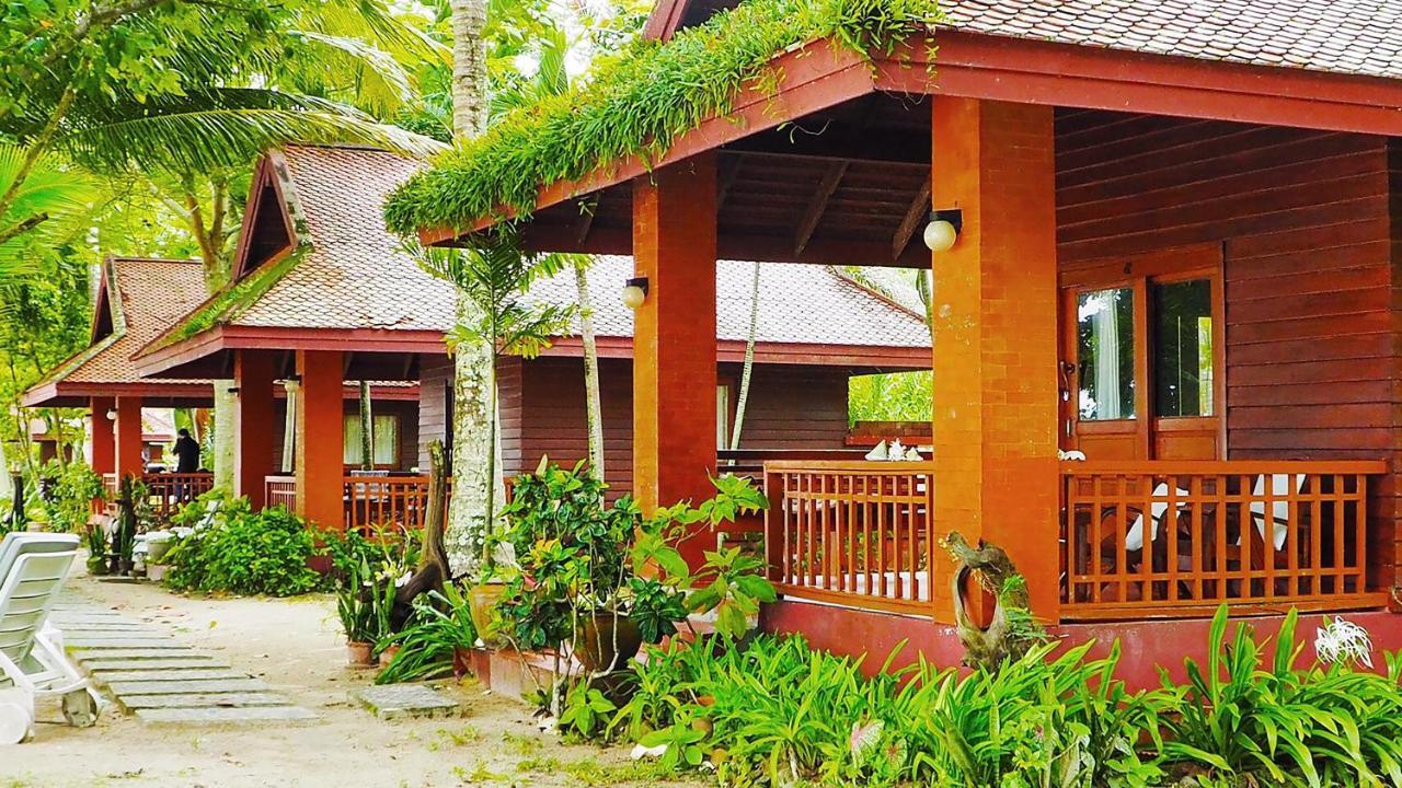 Baan Mai Beachfront Lone Island Phuket Eksteriør billede
