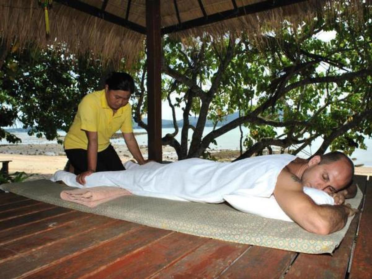 Baan Mai Beachfront Lone Island Phuket Eksteriør billede