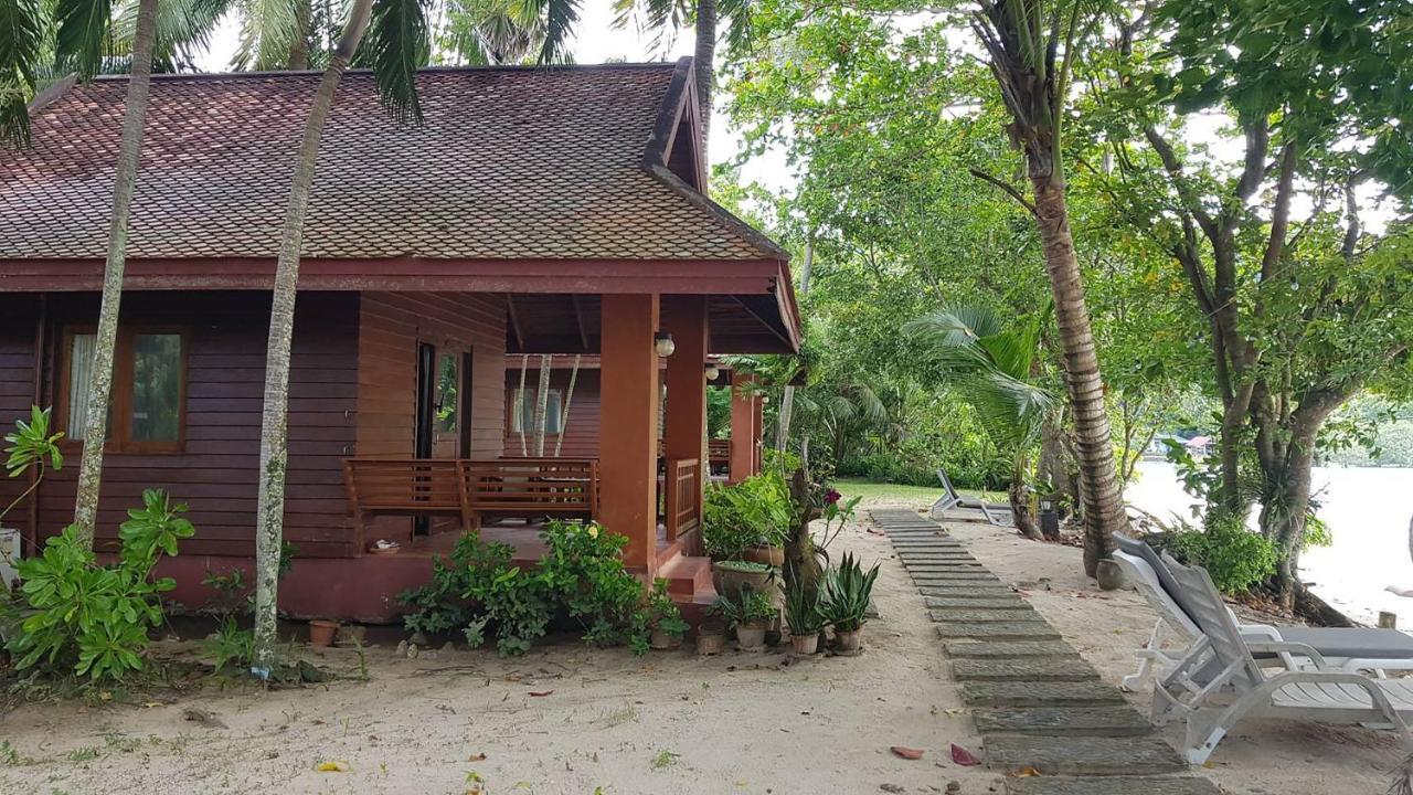 Baan Mai Beachfront Lone Island Phuket Eksteriør billede